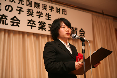 スピーチをしている韓 平さん